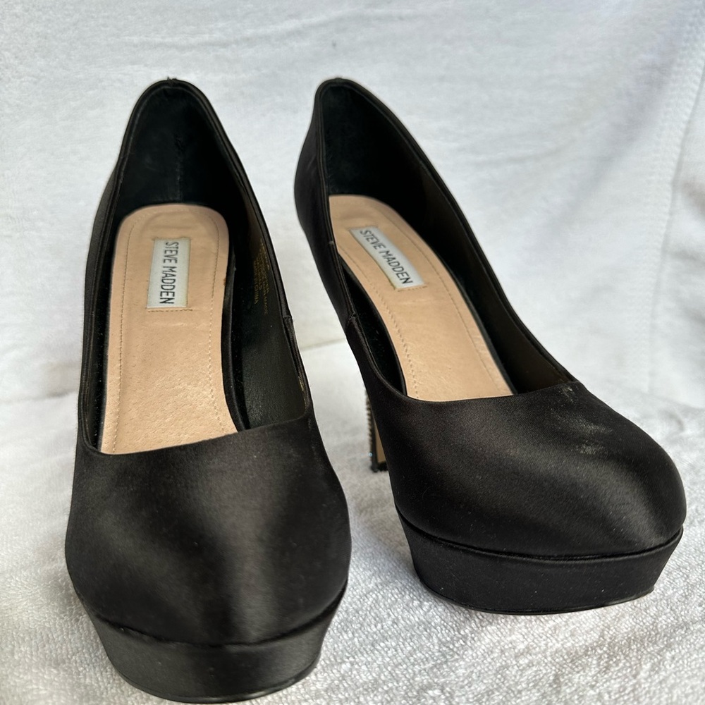 Steve Madden Black Heels Sleek Minimalist Design